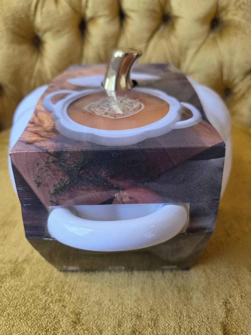 White and Gold Pumpkin Shaped Ceramic Serving Casserole Baking Dish with Lid 🎃